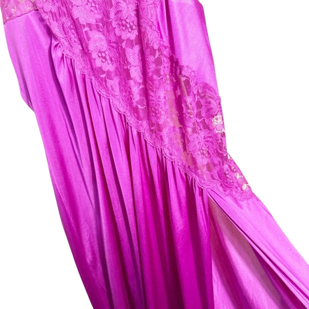Vintage Lady Romance‎ Night Gown - Picture 3 of 6